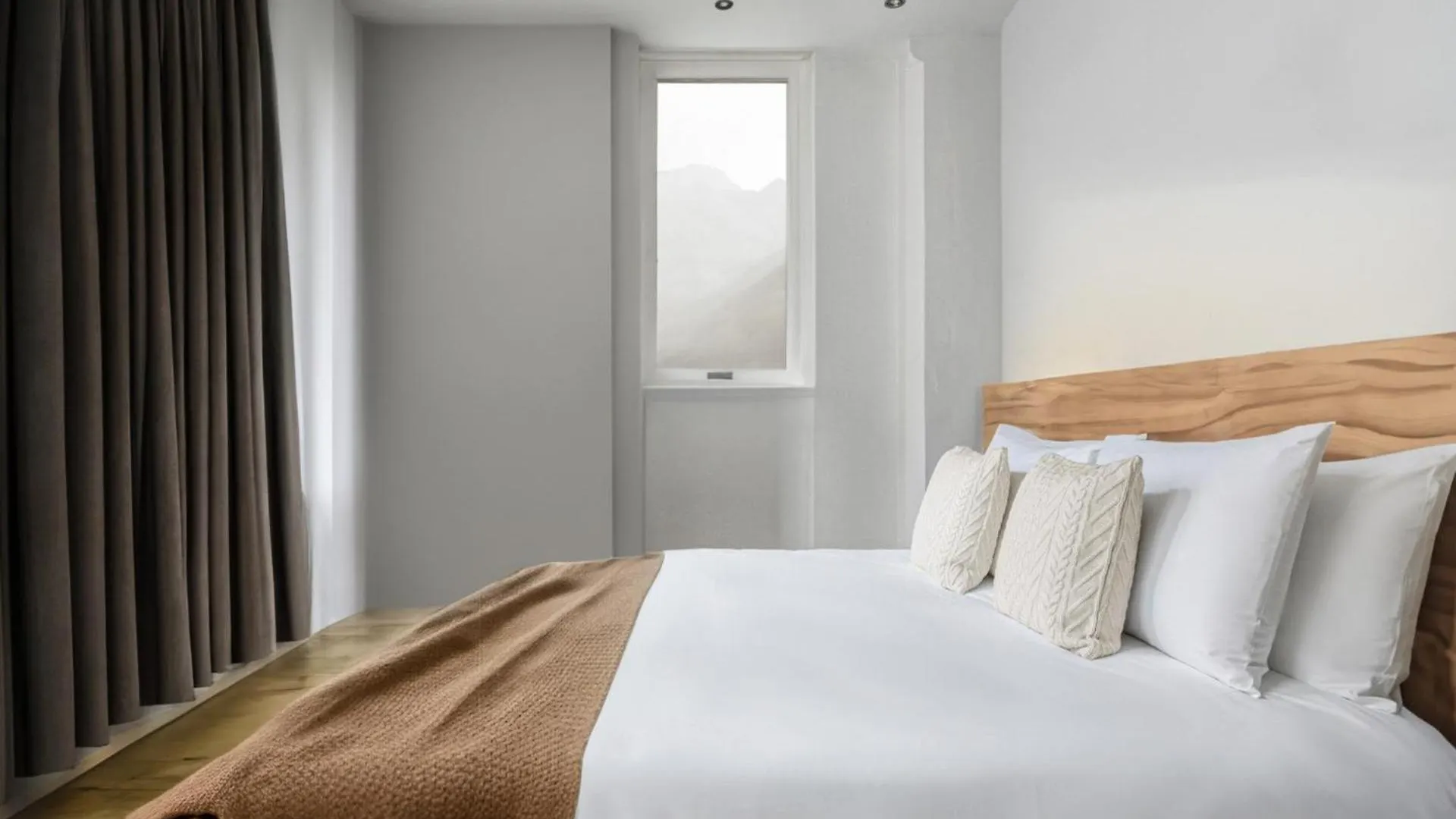 The London Gateway In Shoreditch 0*,  United Kingdom